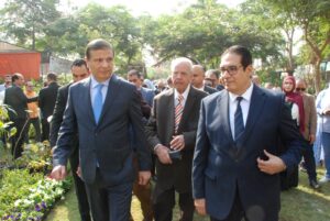 وزير الزراعة ورئيس جامعة القاهرة يفتتحان معرض كلية الزراعة للبساتين بجامعة القاهرة في نسخته الأولى 2025 2 0d8664fa c791 4f1b 8fa6 62031643a5b8 1