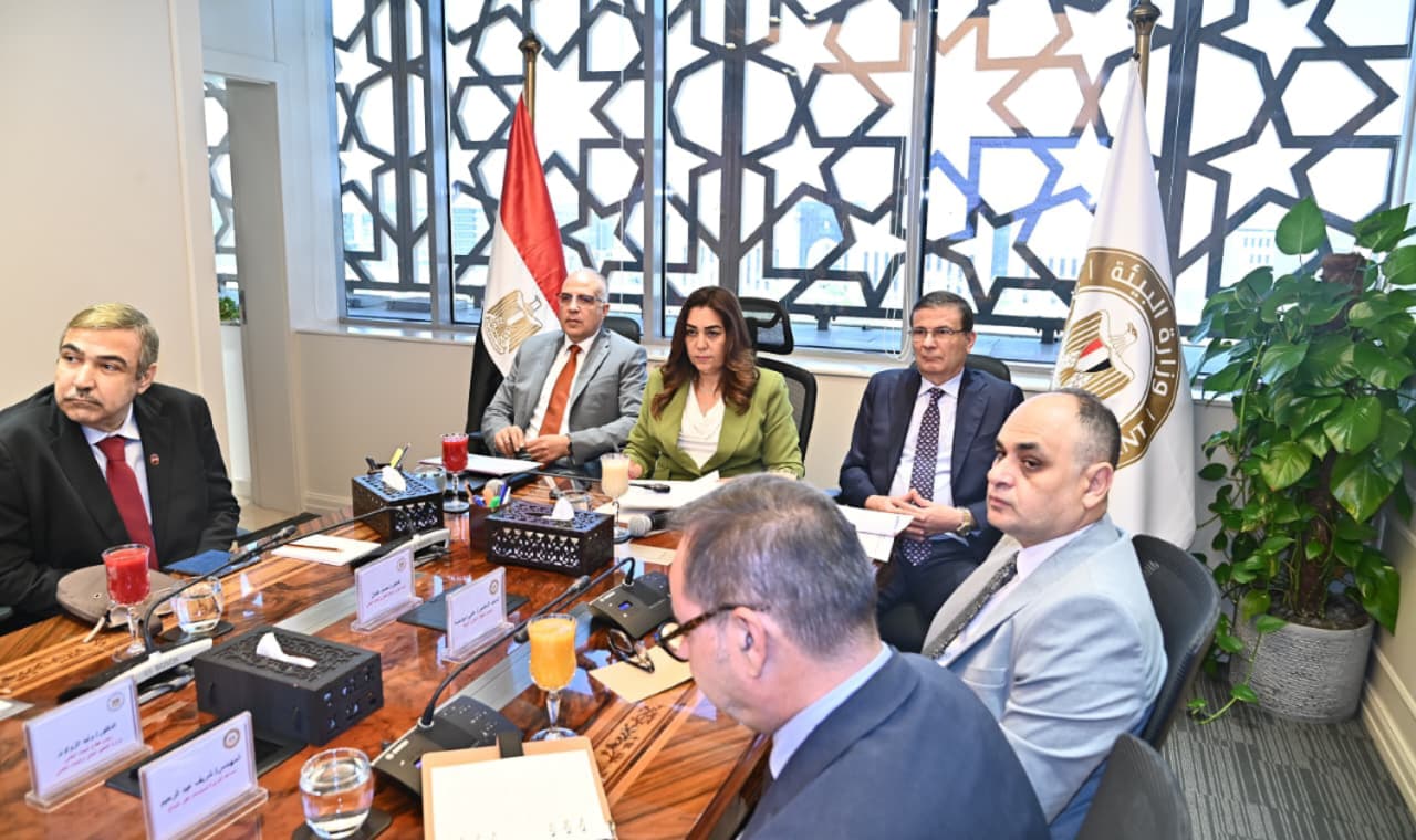 وزيرة التنمية المحلية والقائم بأعمال وزير البيئة، وزير الزراعة واستصلاح الأراضي و وزير الموارد المائية والرى يناقشون تأثير تغير المناخ على الأمن الغذائي في مصر 4 23
