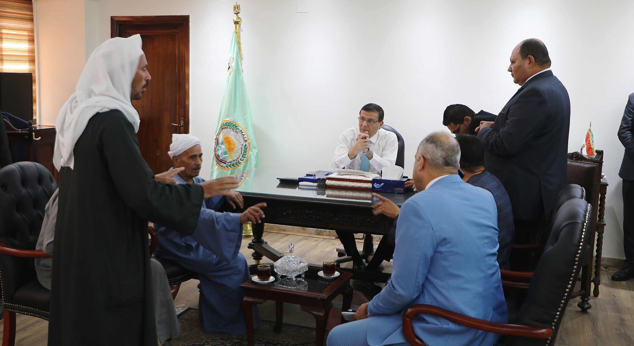 وزير الزراعة يستقبل عدد من الفلاحين ويستمع لمشاكلهم.. ويؤكد: دعم الفلاح "أولوية" ومكتبي مفتوح للجميع 7 IMG 20251025 WA0018 scaled