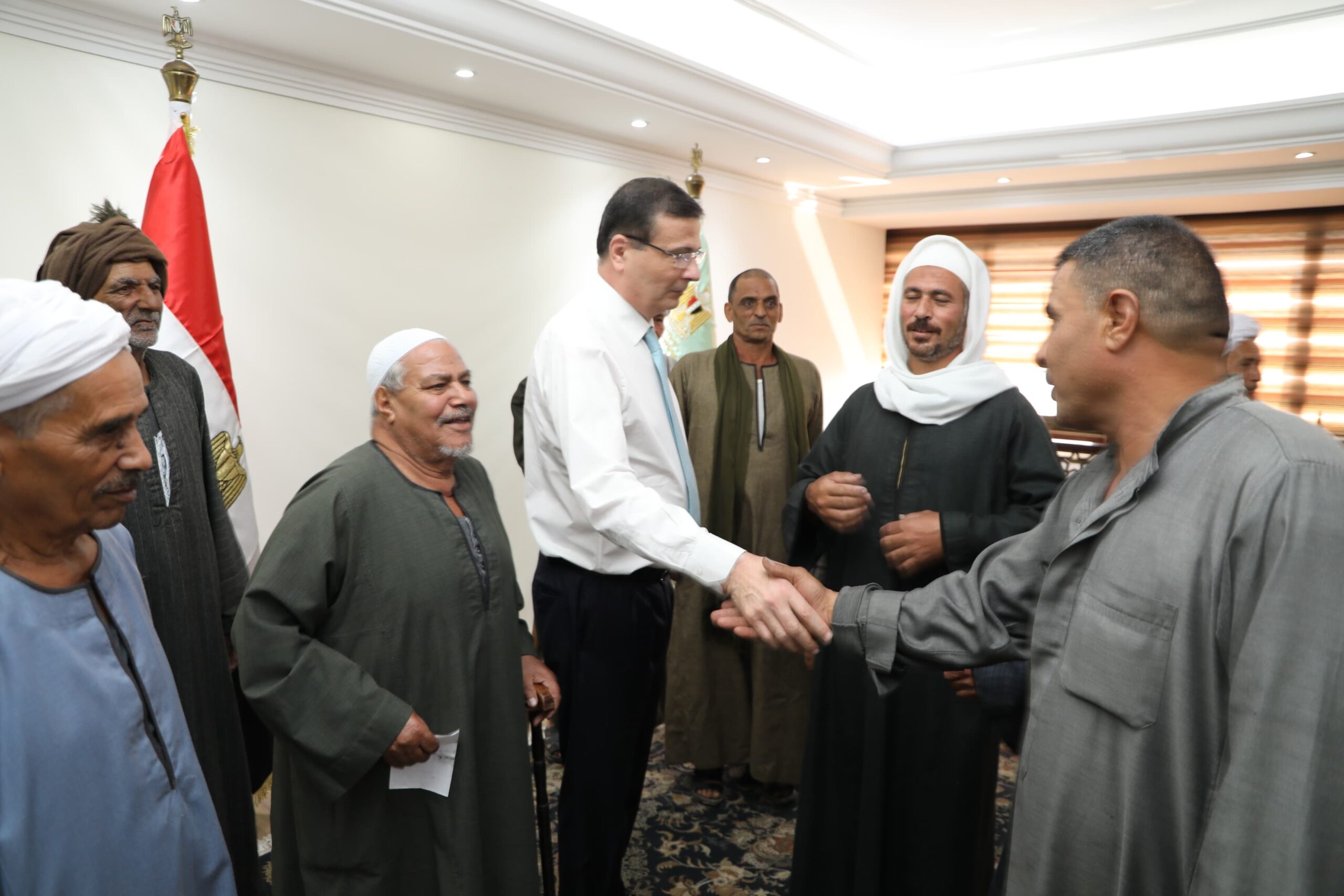 وزير الزراعة يستقبل عدد من الفلاحين ويستمع لمشاكلهم.. ويؤكد: دعم الفلاح "أولوية" ومكتبي مفتوح للجميع 1 IMG 20251025 WA0024 scaled
