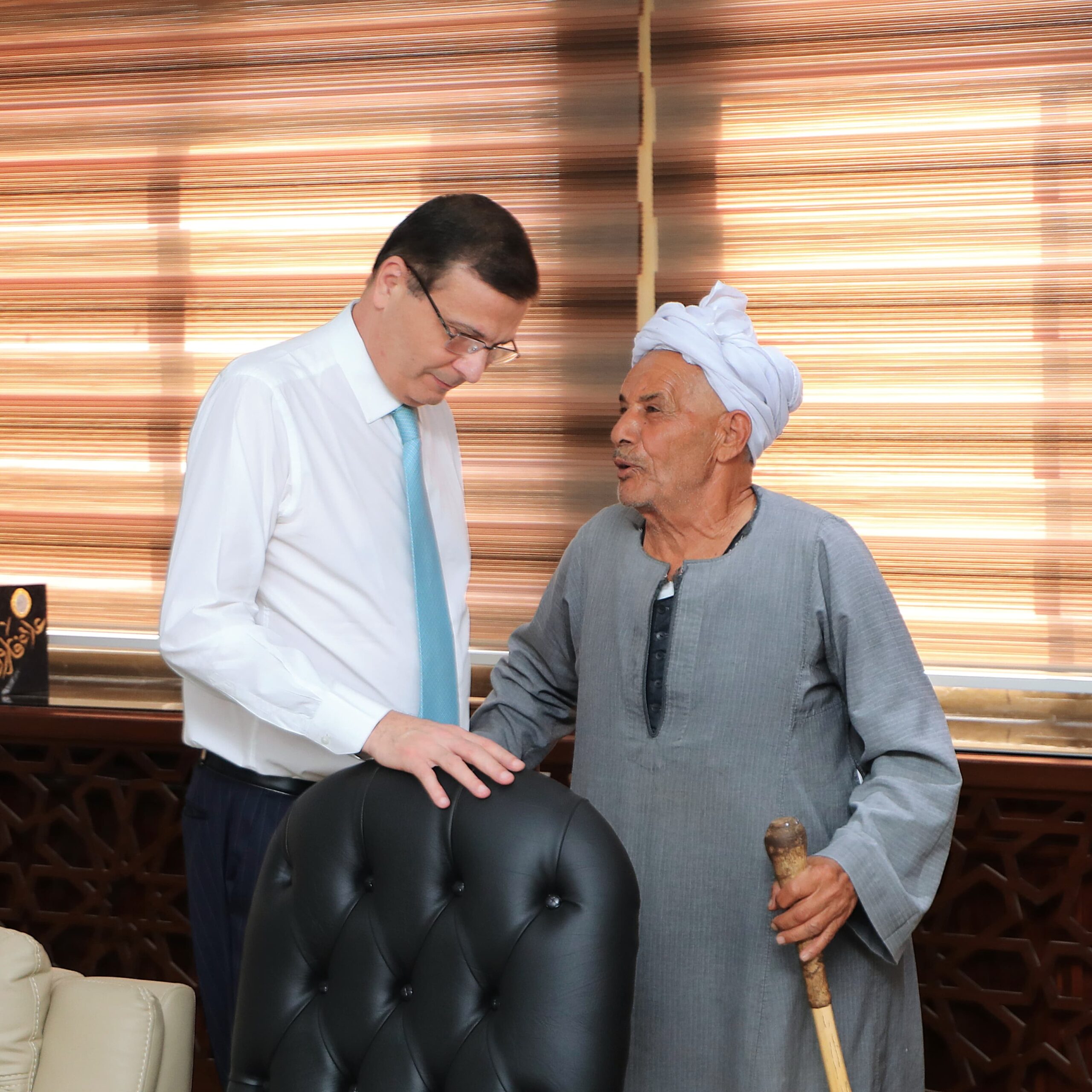 وزير الزراعة يستقبل عدد من الفلاحين ويستمع لمشاكلهم.. ويؤكد: دعم الفلاح "أولوية" ومكتبي مفتوح للجميع 5 IMG 20251025 WA0026 scaled