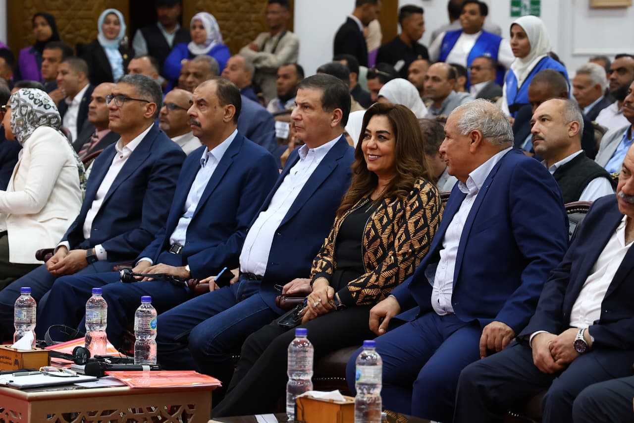 وزيرا الزراعة والتنمية المحلية يفتتحان فعاليات الدورة الثانية لمعرض الوادي الجديد الزراعي "EGY AGRI" ويشهدان احتفالية "أرض الخير" 1 IMG 20251025 WA0049