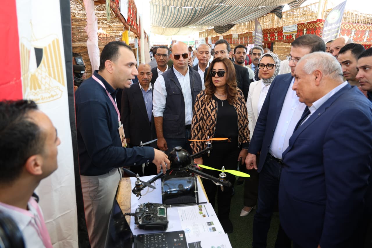 وزيرا الزراعة والتنمية المحلية يفتتحان فعاليات الدورة الثانية لمعرض الوادي الجديد الزراعي "EGY AGRI" ويشهدان احتفالية "أرض الخير" 4 IMG 20251025 WA0050