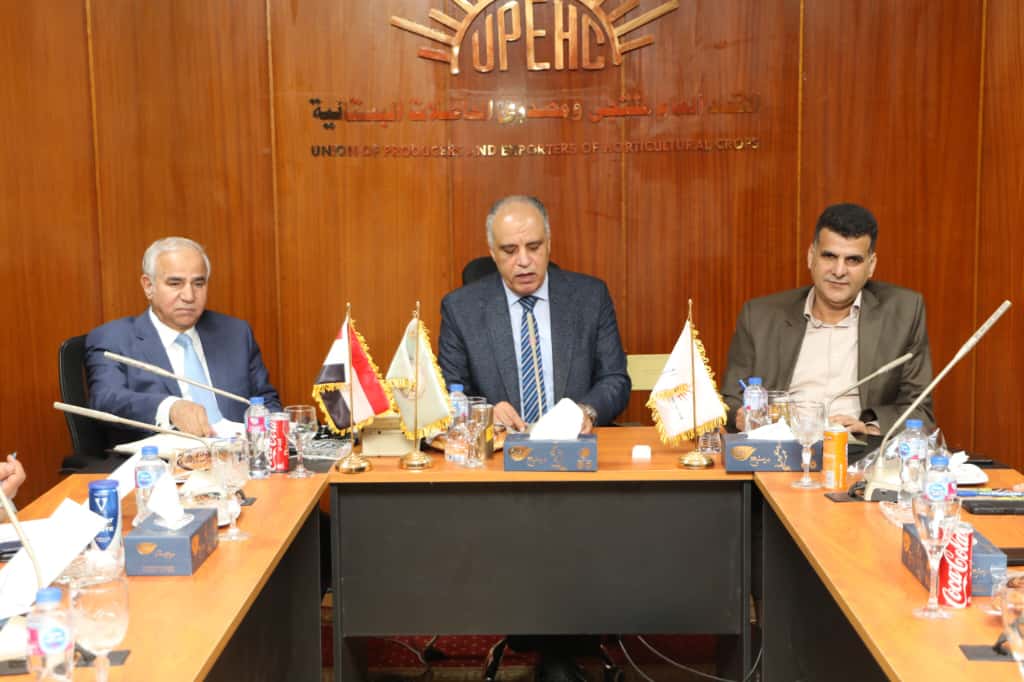 تنفيذا لتكليفات "فاروق".. "الزراعة" توحد جهودها الإرشادية لدعم المزارعين استعدادًا للموسم الجديد وزيادة إنتاج القمح 1 44