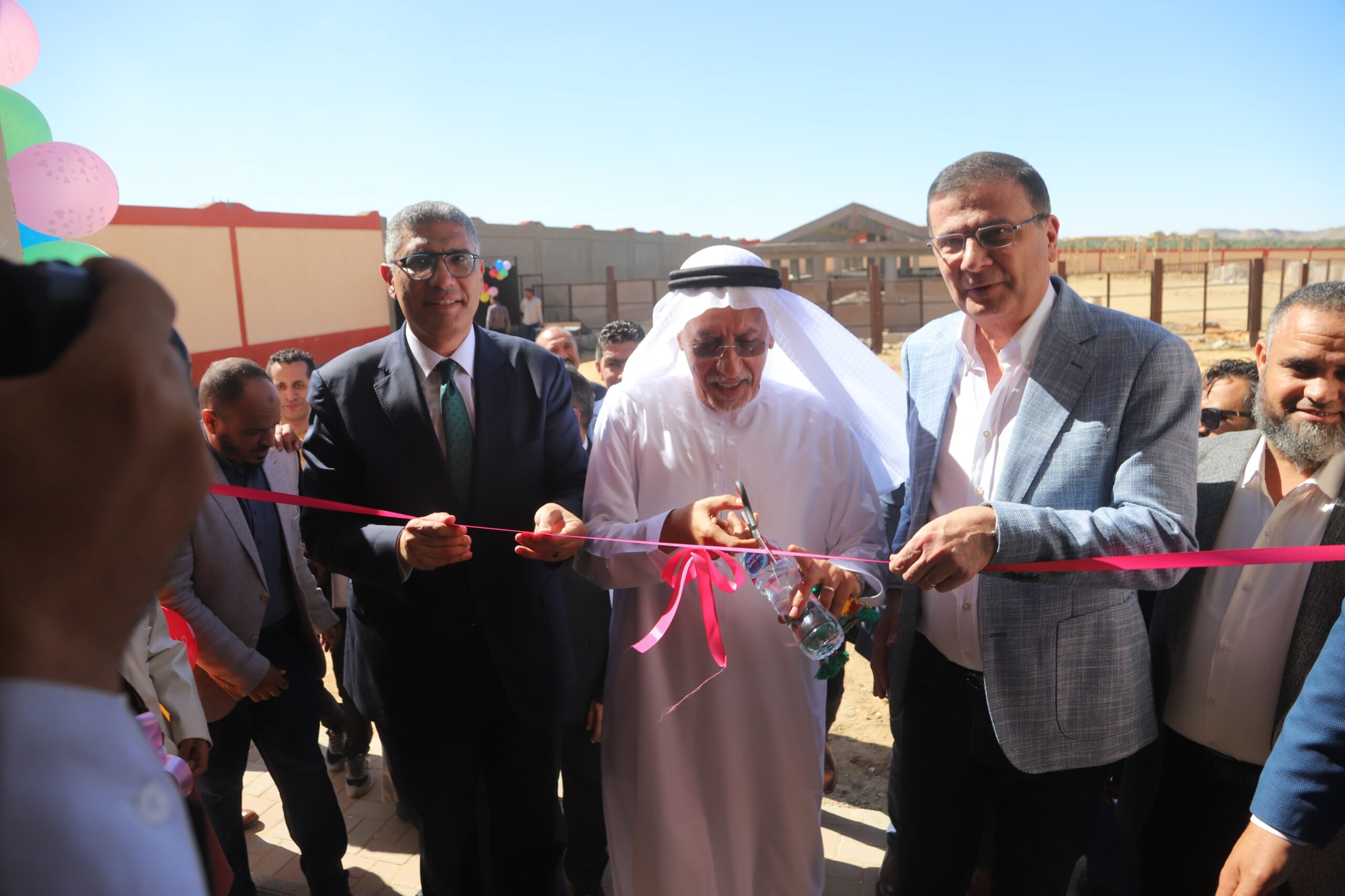 وزير الزراعة ومحافظ الجيزة يفتتحان فعاليات المهرجان الدولي للتمور في دورته الثامنة بالواحات البحرية في حضور محافظ الشرقية ونواب بعض المحافظين 1 IMG 20251108 WA0081 scaled