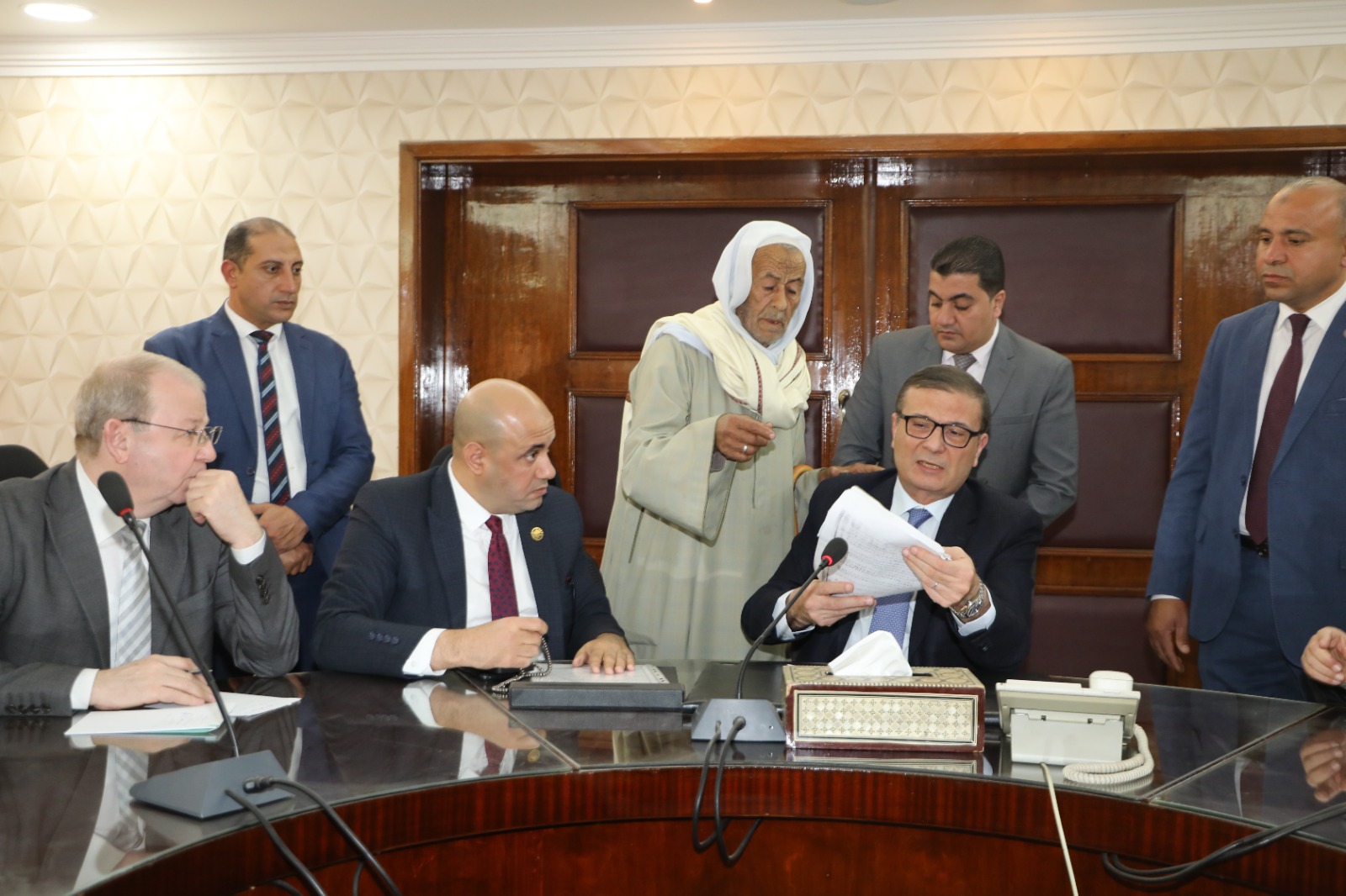 وزير الزراعة يستقبل عدد من مزارعي ومنتفعي الإصلاح الزراعي.. ويوجه بصرف الأسمدة لمنتفعي الإصلاح الزراعي فوراً دون ربطها بالمديونيات 3 IMG 20260109 WA0018