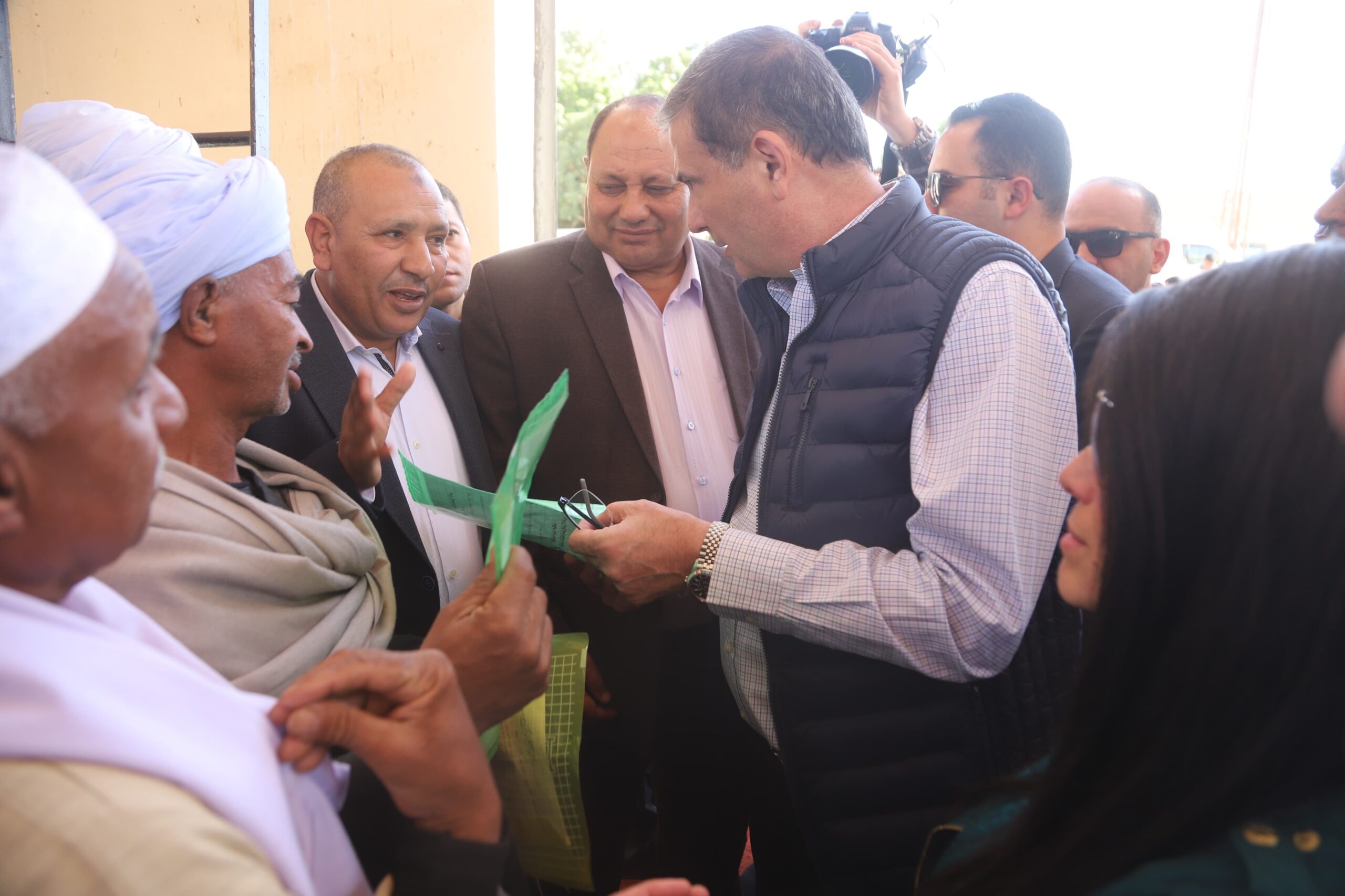 وزيرا «التخطيط والتنمية الاقتصادية والتعاون الدولي» و«الزراعة واستصلاح الأراضي» ومحافظ أسوان والمدير القُطري للإيفاد يفتتحون محطة الزهراء للطاقة الشمسية لخدمة 480 فدان 7 IMG 20260110 WA0049 scaled